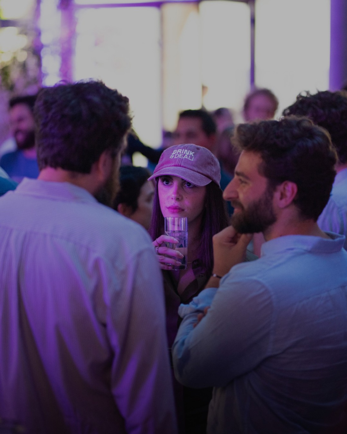 A guest wearing a DRINK&DEAL! cap